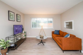 All You Need 2BR with Parking, 3min to Downtown